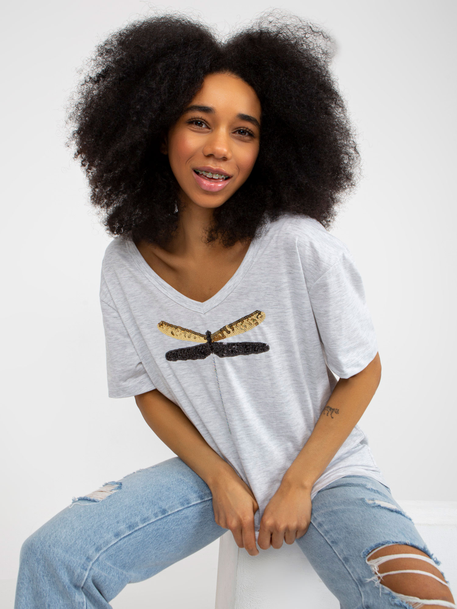 t-shirt-damski-z-dekoltem-v-845haq-1.jpg